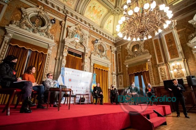 Kicillof: “La prensa tiene un lugar central en la recuperación de la identidad de la provincia de Buenos Aires” Kicillof: “La prensa tiene un lugar central en la recuperación de la identidad de la provincia de Buenos Aires”