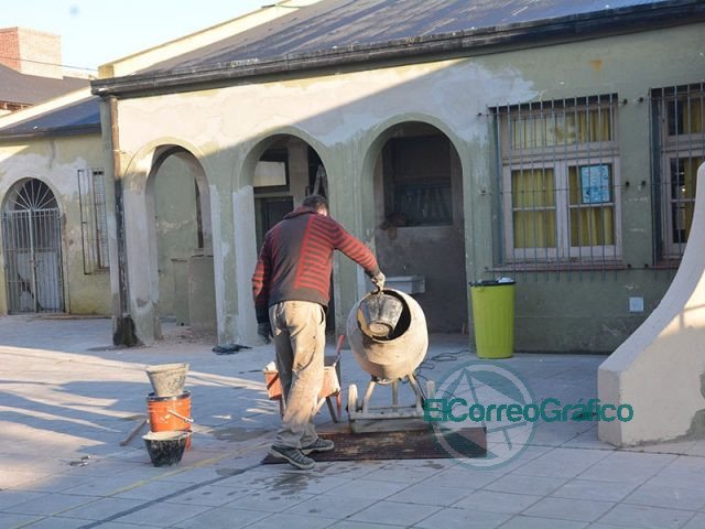 Cagliardi paseó por obras que se ejecutan en escuelas Cagliardi paseó por obras que se ejecutan en escuelas