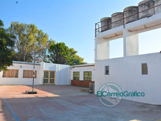 Cagliardi paseó por obras que se ejecutan en escuelas Cagliardi paseó por obras que se ejecutan en escuelas