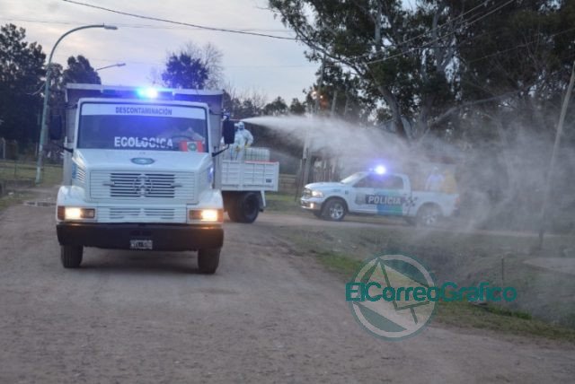 Cagliardi pasó desfilando en la desinfección preventiva en Villa Argüello y Villa Nueva