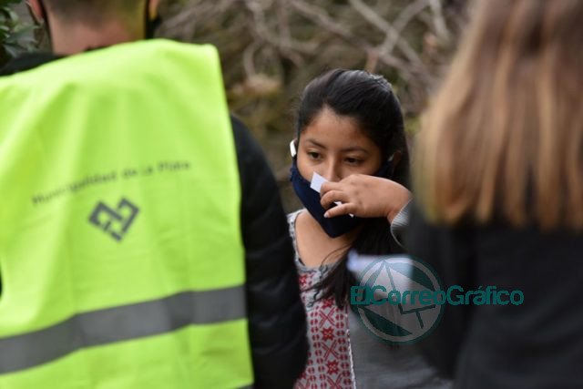 Con el debut del “colectivo sanitario”, controlaron a más de un centenar de vecinos en barrio popular de calle 122