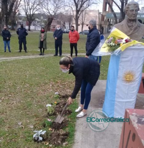 El Foro de Seguridad homenajeó a Belgrano en su plaza homónima en Villa Argüello