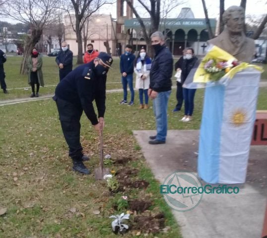 El Foro de Seguridad homenajeó a Belgrano en su plaza homónima en Villa Argüello