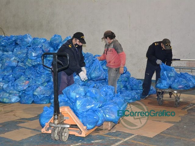 Entrega de alimentos del SAE a escuelas del distrito