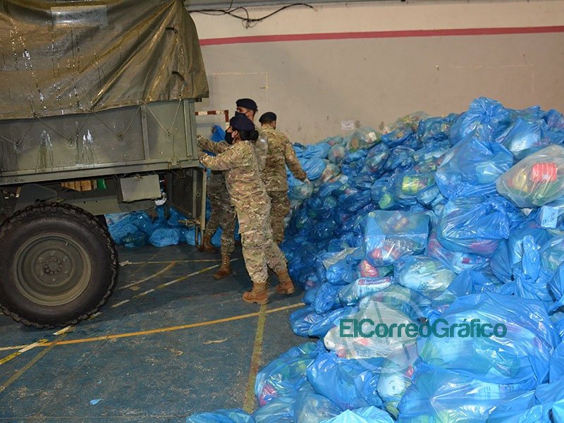 Entrega de alimentos del SAE a escuelas del distrito