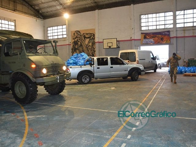 Entrega de alimentos del SAE a escuelas del distrito