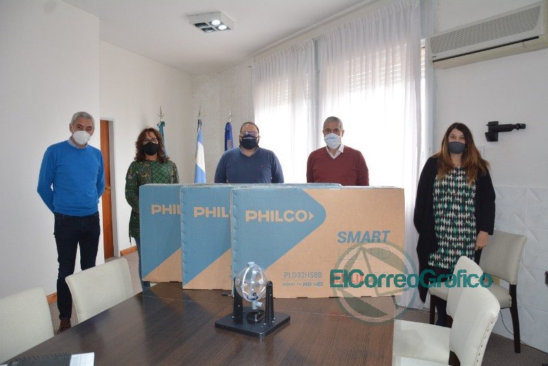 Entrega de los primeros 3 Smart TV sorteado del Portal de Autogestión de Tasas Municipales