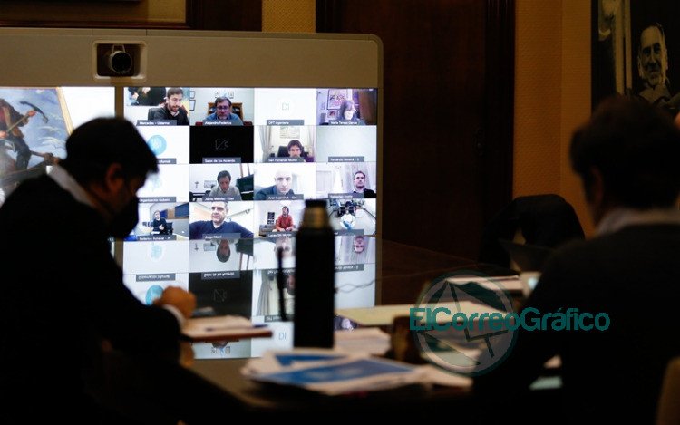 Kicillof realizó teleconferencias con los intendentes del AMBA