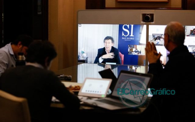 Kicillof realizó teleconferencias con los intendentes del AMBA