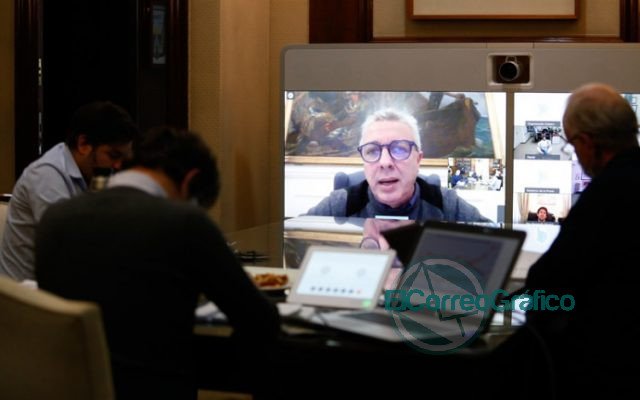 Kicillof realizó teleconferencias con los intendentes del AMBA