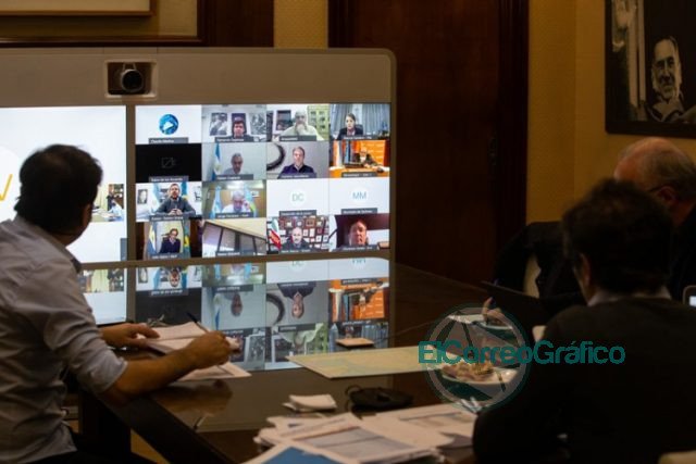 Kicillof realizó teleconferencias con los intendentes del AMBA