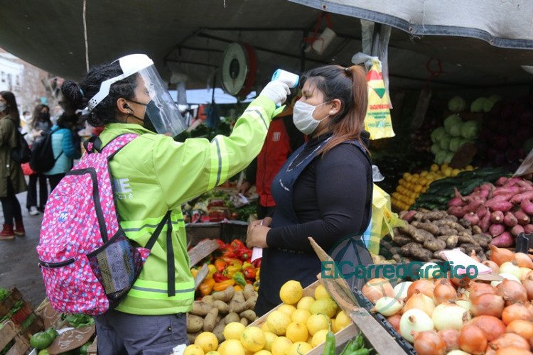 COVID-19: Realizan controles sintomáticos en feria de alimentos y barrios populares COVID-19: Realizan controles sintomáticos en feria de alimentos y barrios populares
