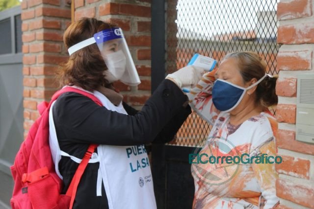 COVID-19: Realizan controles sintomáticos en feria de alimentos y barrios populares