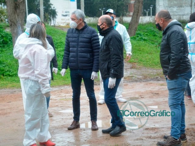 Se abrió simbólicamente del aislamiento del Barrio José Luis Cabezas: Cagliardi y Secco no faltaron para la foto