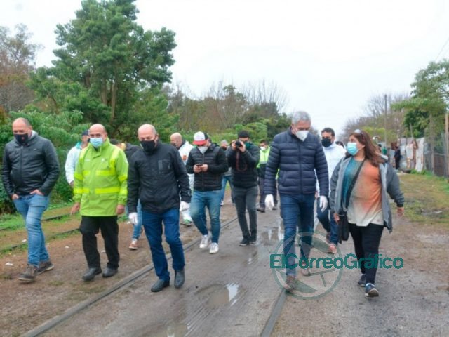 Se abrió simbólicamente del aislamiento del Barrio José Luis Cabezas: Cagliardi y Secco no faltaron para la foto