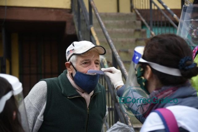 Se realizó controles sintomáticos a más de 10 mil vecinos de barrios de La Plata