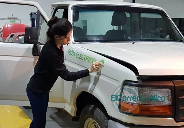Con el aporte de ingenieros de la UNLP, Tapalqué puso en marcha una camioneta eléctrica con baterías de litio