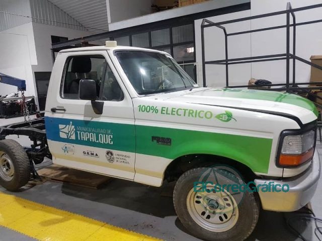 Con el aporte de ingenieros de la UNLP, Tapalqué puso en marcha una camioneta eléctrica con baterías de litio