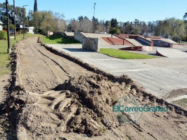 Tareas de mejoras en la senda aeróbica lindera a la Avenida Génova Tareas de mejoras en la senda aeróbica lindera a la Avenida Génova