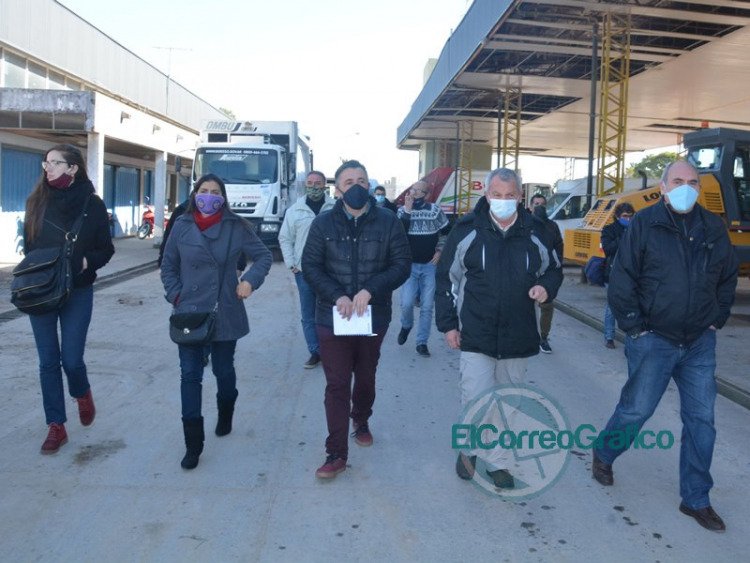 Cagliardi paseó a representantes de organismo de cooperativas por dependencias municipales