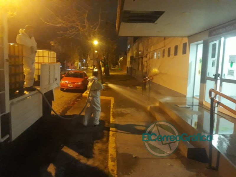 Continúan los operativos preventivos de desinfección en la vía pública