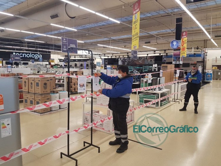 Contra la competencia desleal: Establecen controles en hipermercados para evitar la venta de productos “no esenciales” Contra la competencia desleal: Establecen controles en hipermercados para evitar la venta de productos “no esenciales”