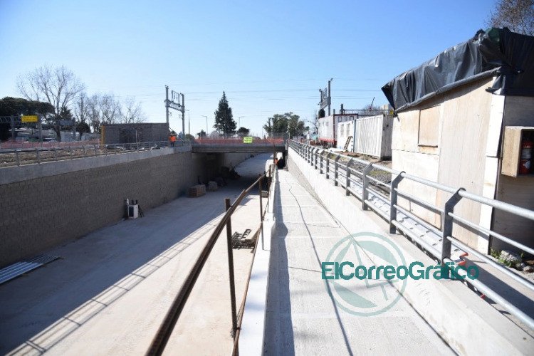 Garro y Meoni recorrieron los avances de la obra del paso bajo nivel de 1 y 32