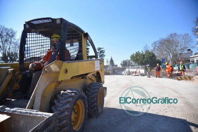 Garro y Meoni recorrieron los avances de la obra del paso bajo nivel de 1 y 32