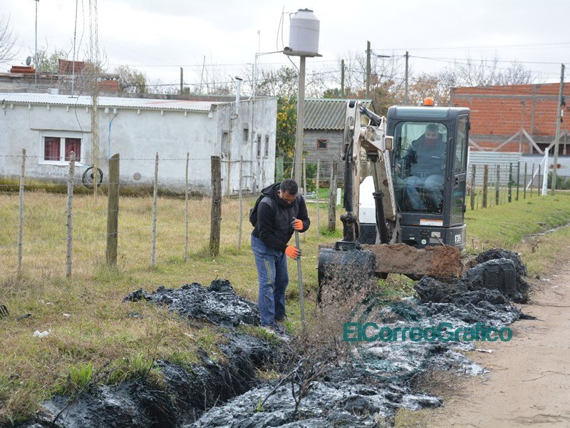 Luminarias en el Barrio Banco Provincia y zanjeo en el Santa Teresita