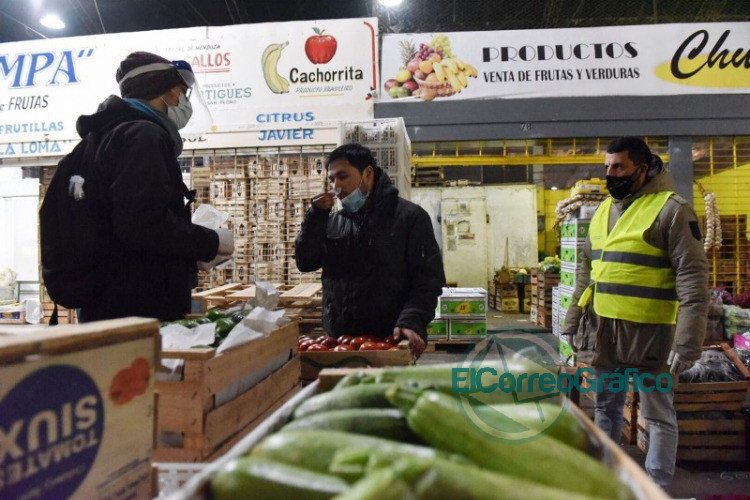 Montan operativo sanitario en el Mercado Regional para desinfectar y detectar casos sospechosos de COVID-19