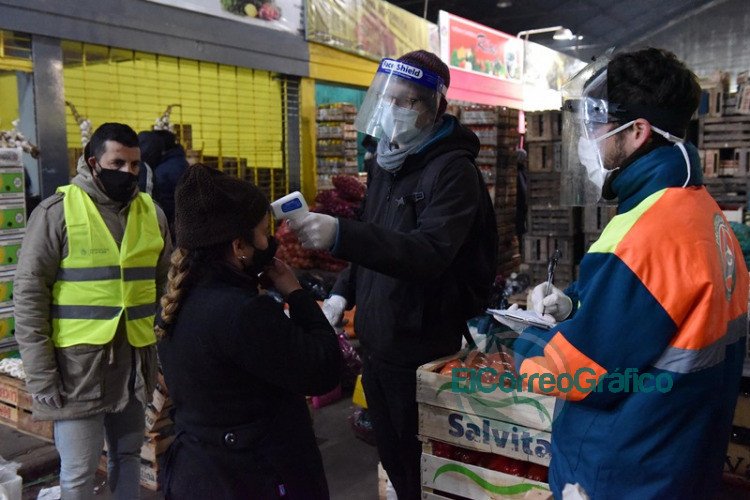 Montan operativo sanitario en el Mercado Regional para desinfectar y detectar casos sospechosos de COVID-19