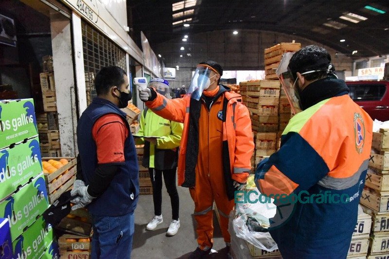 Montan operativo sanitario en el Mercado Regional para desinfectar y detectar casos sospechosos de COVID-19