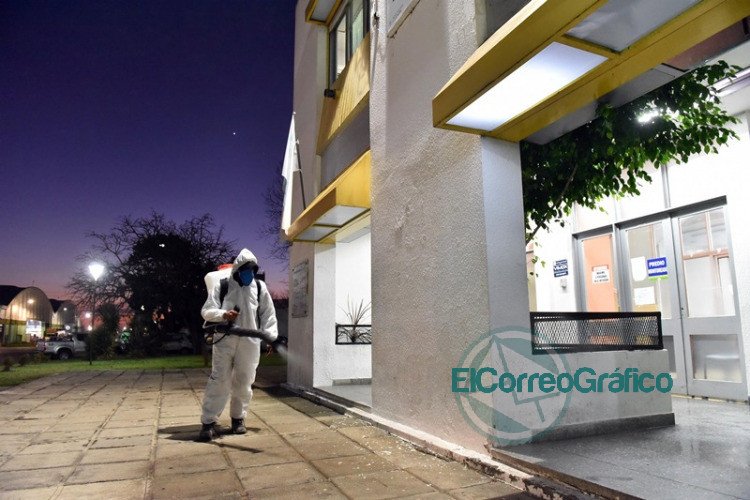 Montan operativo sanitario en el Mercado Regional para desinfectar y detectar casos sospechosos de COVID-19