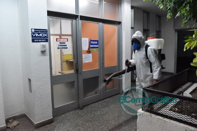 Montan operativo sanitario en el Mercado Regional para desinfectar y detectar casos sospechosos de COVID-19