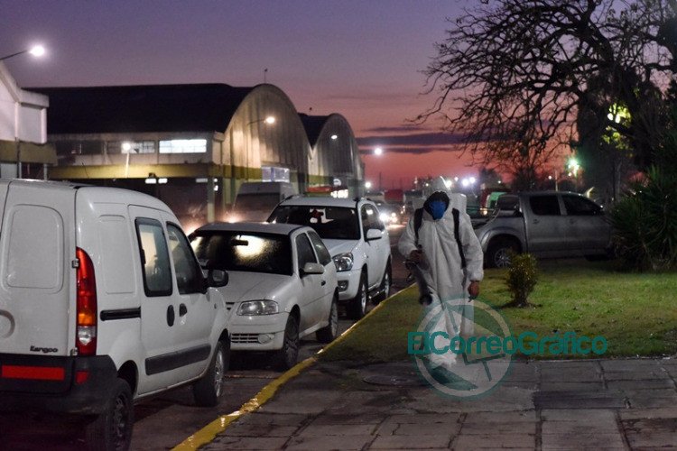 Montan operativo sanitario en el Mercado Regional para desinfectar y detectar casos sospechosos de COVID-19