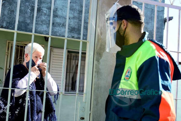 Operativo de control sanitario en Villa Elvira para detectar casos sospechosos de Covid-19