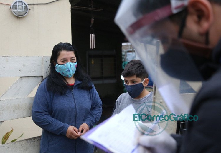 Operativo de control sanitario en Villa Elvira para detectar casos sospechosos de Covid-19