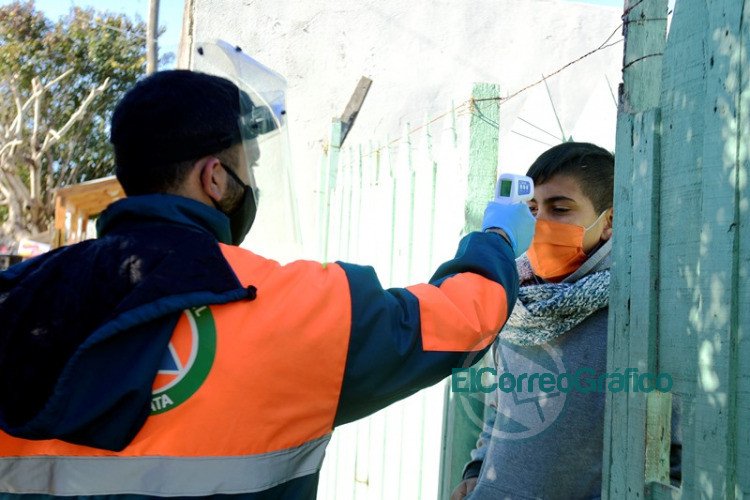 Operativo de control sanitario en Villa Elvira para detectar casos sospechosos de Covid-19