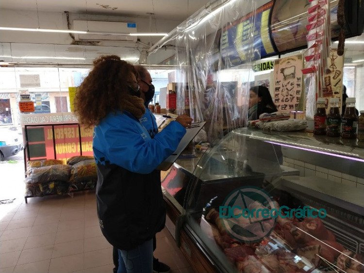 Operativos de control de fiebre y de cumplimento del distanciamiento social en comercios locales