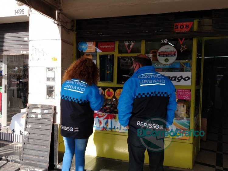 Operativos de control de fiebre y de cumplimento del distanciamiento social en comercios locales