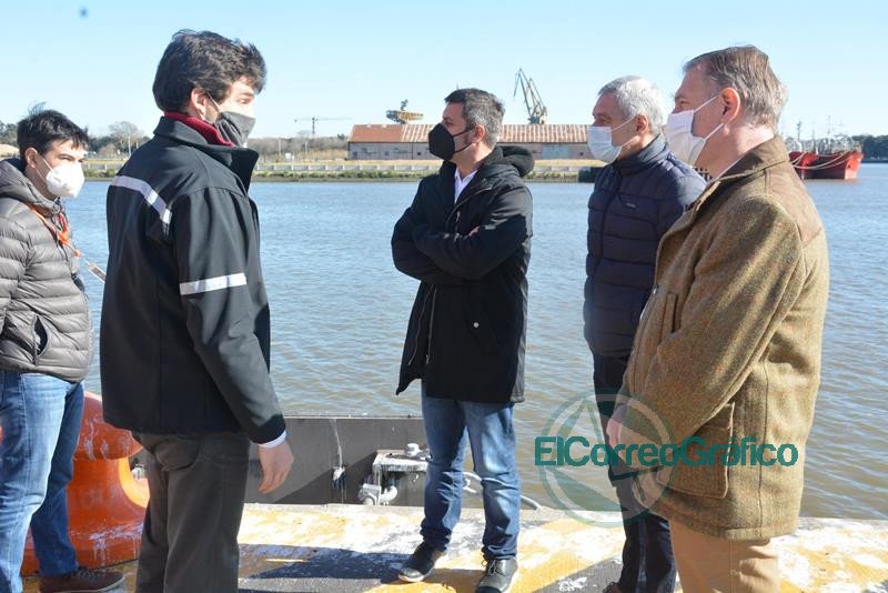 Paseo por el Puerto por las vías para ver si retorna del tren de carga a Berisso