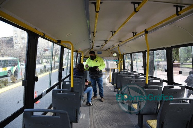 Se redujo en más del 90% el uso del transporte público en La Plata
