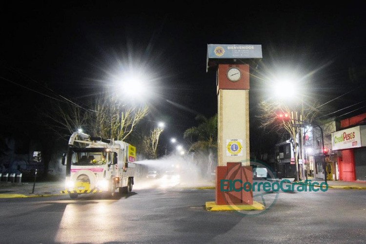 Tras la apertura gradual de nuevos rubros, el Municipio incorporó un sistema de desinfección 180° en la vía pública Tras la apertura gradual de nuevos rubros, el Municipio incorporó un sistema de desinfección 180° en la vía pública