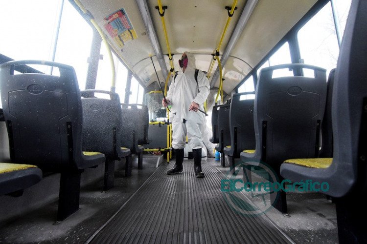 Verifican el cumplimiento de los protocolos de desinfección en los colectivos