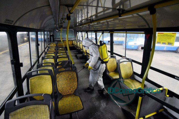 Verifican el cumplimiento de los protocolos de desinfección en los colectivos