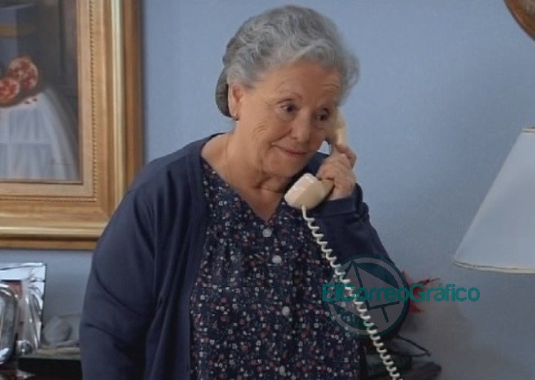 Servicio de telefónico para atender a adultos mayores
