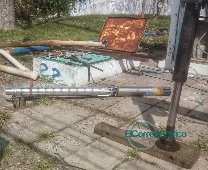 ABSA cambia una bomba en el barrio Monasterio en La Plata