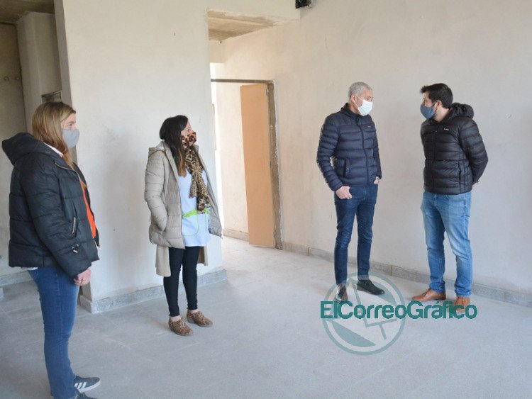 Cagliardi se paseó por las obras en el Jardín N° 906 de Villa Progreso