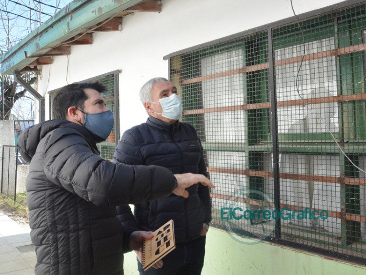 Cagliardi se paseó por las obras en el Jardín N° 906 de Villa Progreso