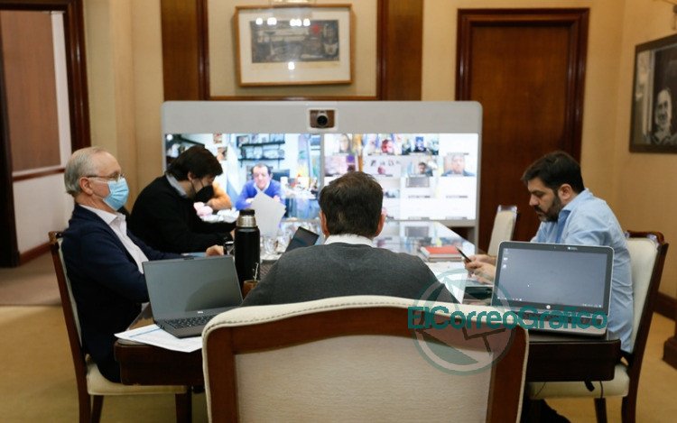 Kicillof se reunió con intendentes del Área Metropolitana y el Comité de Expertos